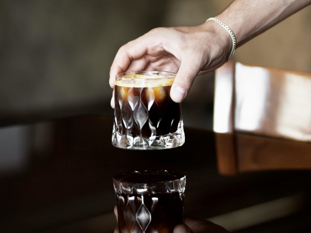 Cóctel de café y ron, para animar tu&nbsp;sobremesa